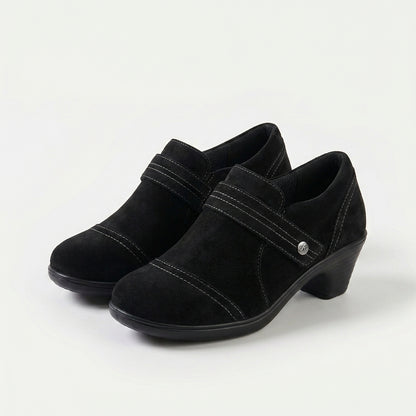 Eva – Samtweiche Eleganz in tiefem Schwarz
